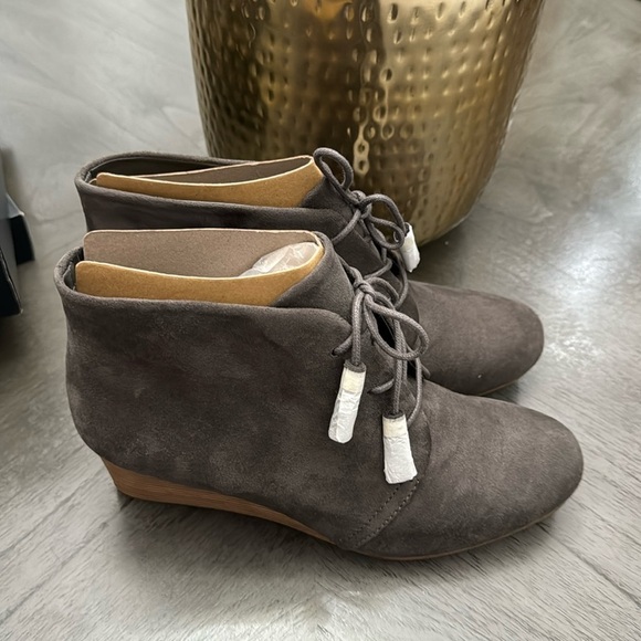 WOMEN'S DR. SCHOLLS DAKOTA WEDGE BOOTIES - Picture 6 of 8